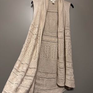 Beautiful long lightweight vest with very pretty detail